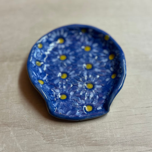 Lace Imprinted Spoon Rest – Handmade Ceramic (10cm)
